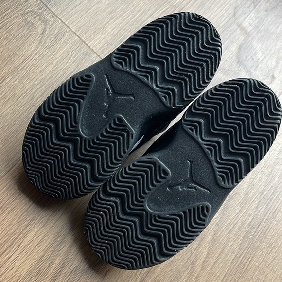 Jordan Max Aura 4 - Picture 2 of 3